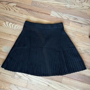 Sweater Skirt Black Pleated Fit & Flare Stretch M NWOT